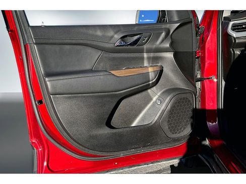 Used 2023 GMC Acadia SLE w/ Driver Convenience Package image 19