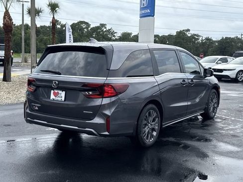 New 2026 Honda Odyssey Touring image 7