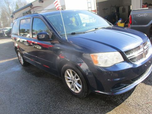 Used 2014 Dodge Grand Caravan SXT w/ Rear Park Assist Package image 3