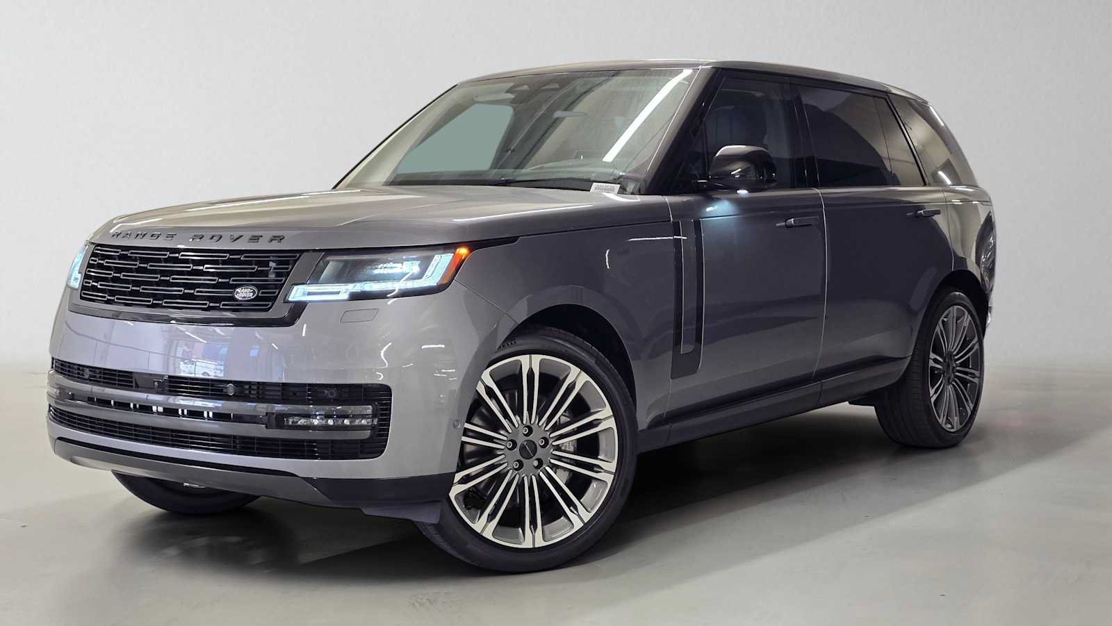 New 2026 Land Rover Range Rover Long Wheelbase SE AWD/4WD image 1