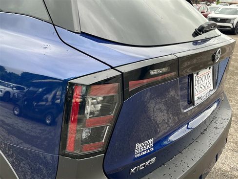 New 2025 Nissan Kicks SR image 11