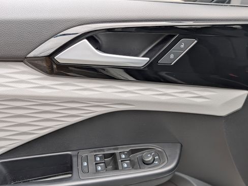 Used 2024 Volkswagen Taos S image 15