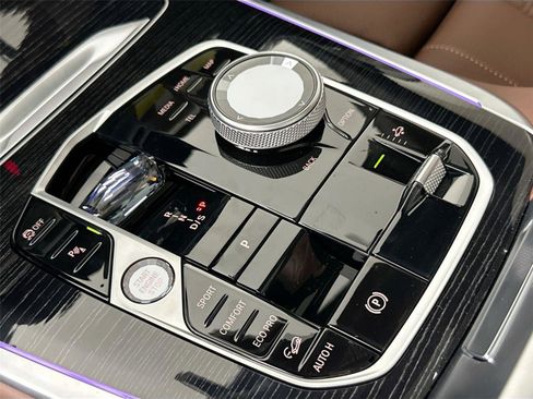 New 2026 BMW X7 M60i image 16