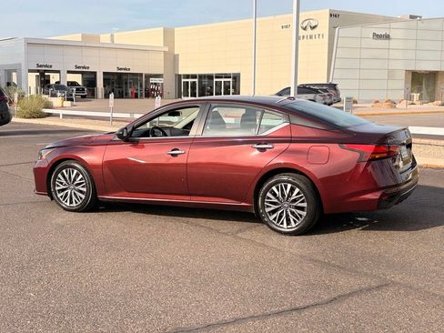 Certified 2024 Nissan Altima 2.5 SV FWD image 4
