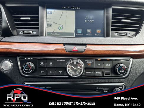 Used 2017 Kia Cadenza Premium w/ Luxury Package FWD image 17