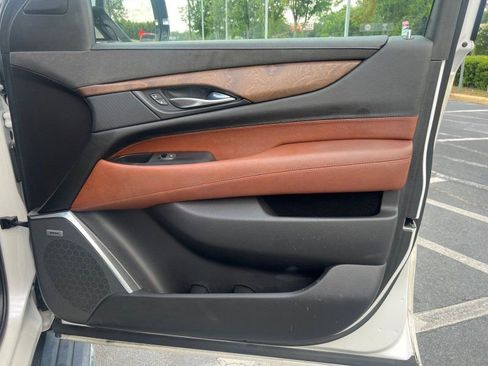 Used 2019 Cadillac Escalade Premium Luxury AWD/4WD image 12