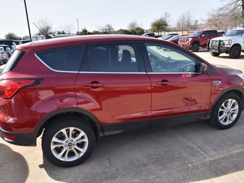 Used 2019 Ford Escape SE image 5
