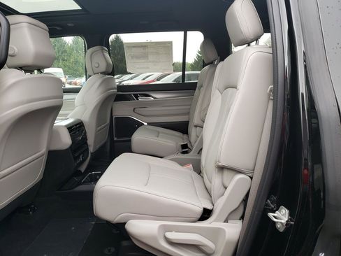 New 2026 Jeep Grand Wagoneer 4WD w/ Premium Group I image 12