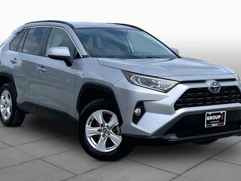 Used 2020 Toyota RAV4 XLE w/ XLE Grade Weather Package AWD/4WD image 3