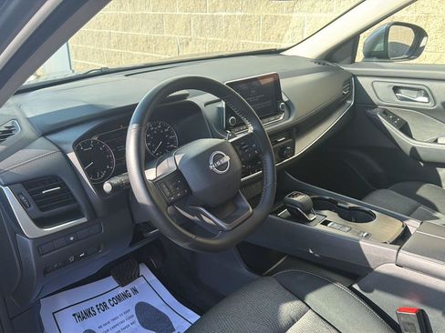 Used 2025 Nissan Rogue SV FWD image 5