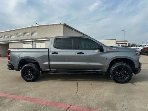 Used 2022 Chevrolet Silverado 1500 LT Trail Boss w/ Convenience Package II image 2