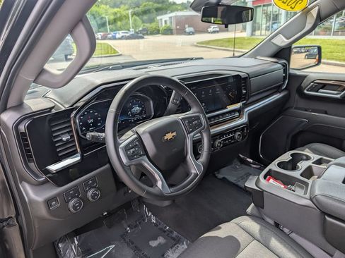 Used 2023 Chevrolet Silverado 1500 LT AWD/4WD image 16