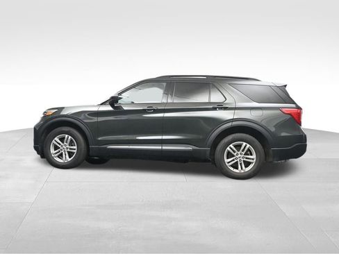 Used 2024 Ford Explorer XLT w/ Equipment Group 202A AWD/4WD image 11