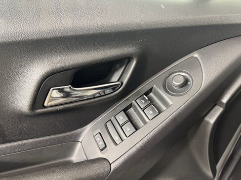 Used 2018 Chevrolet Trax LS image 14