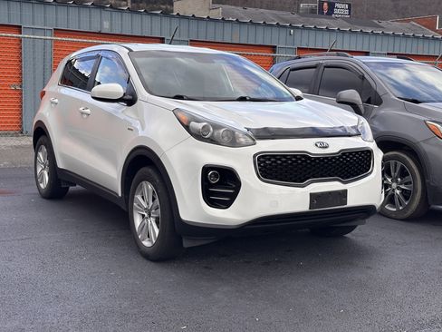Used 2019 Kia Sportage LX image 2