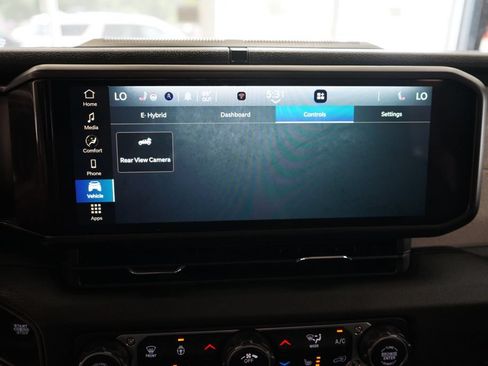 Used 2024 Jeep Wrangler Unlimited AWD/4WD image 35