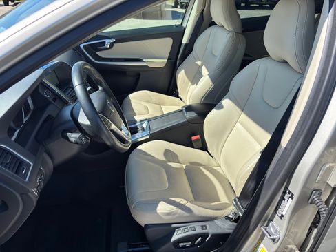 Used 2017 Volvo XC60 T6 Dynamic w/ Preferred Option Package image 17