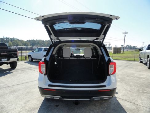 Used 2020 Ford Explorer XLT w/ Equipment Group 202A image 14