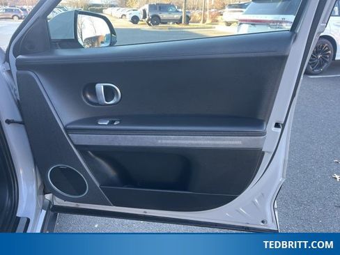 Used 2022 Hyundai Ioniq 5 Limited image 25