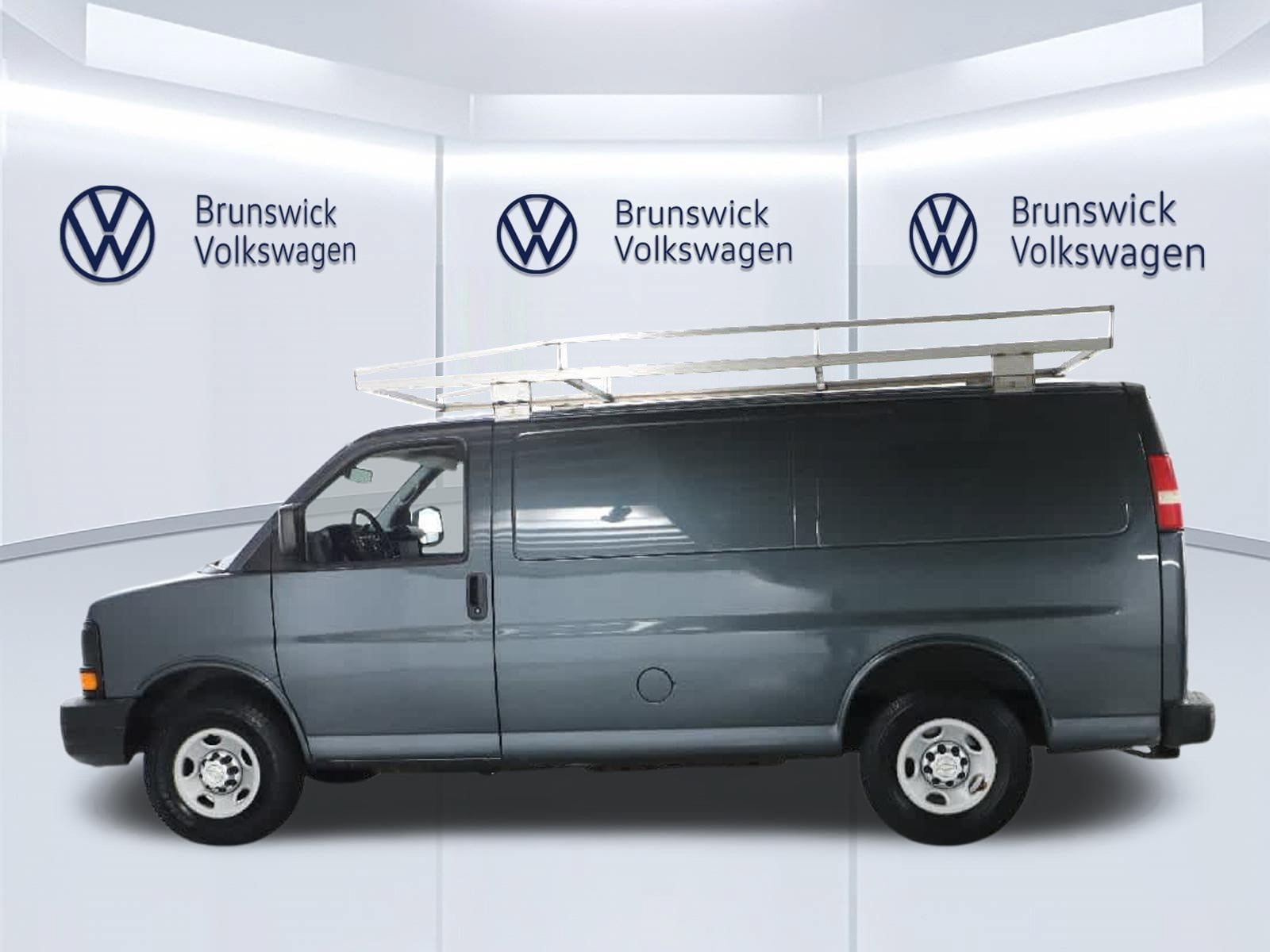 Used 2014 Chevrolet Express 2500 RWD image 39