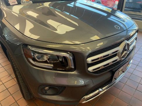Used 2021 Mercedes-Benz GLB 250 GLB 250 image 2