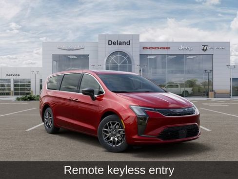 New 2027 Chrysler Pacifica Limited FWD image 5