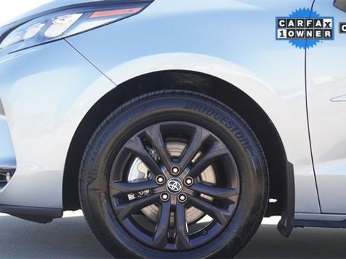 Used 2025 Toyota Sienna XSE w/ XSE Premium Package image 5