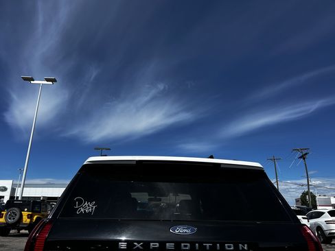 Used 2025 Ford Expedition Active AWD/4WD image 5
