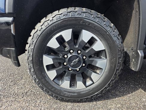 Used 2020 Chevrolet Silverado 2500 Custom w/ Custom Convenience Package image 17