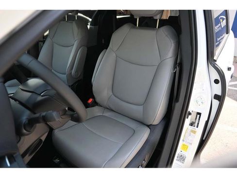 New 2025 Toyota Sienna XLE image 13