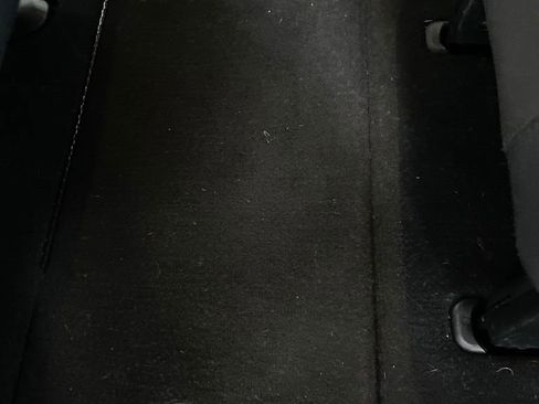 Used 2022 Chrysler Voyager LX image 10