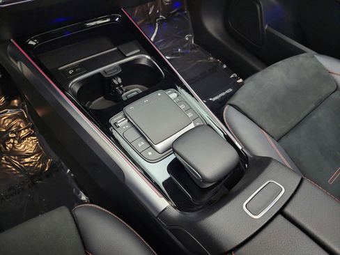 Used 2023 Mercedes-Benz GLB 250 image 13