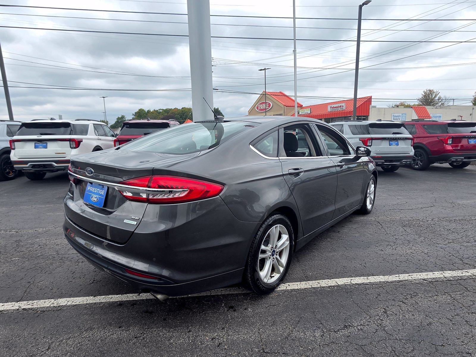 Used 2018 Ford Fusion SE w/ Fusion SE Technology Package FWD image 5
