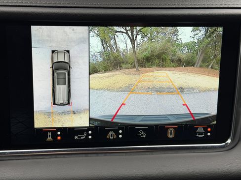 Used 2024 GMC Yukon XL Denali w/ Advanced Technology Package image 30