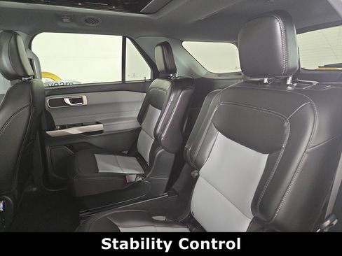 Used 2023 Ford Explorer XLT w/ Equipment Group 202A AWD/4WD image 12