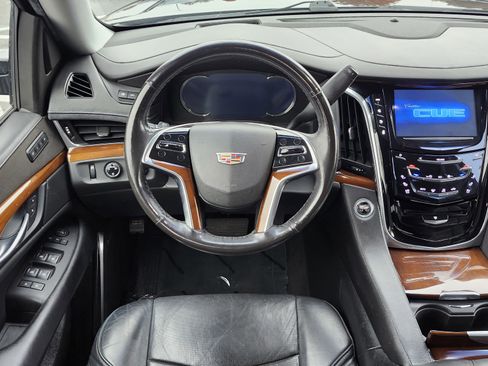 Used 2018 Cadillac Escalade Luxury image 23