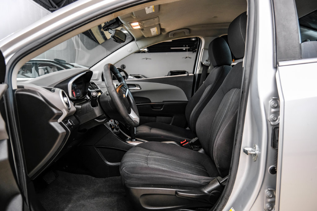 Used 2020 Chevrolet Sonic LT FWD image 4