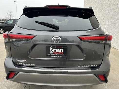 Used 2023 Toyota Highlander Platinum image 5