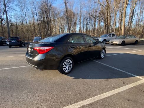 Used 2018 Toyota Corolla LE image 14