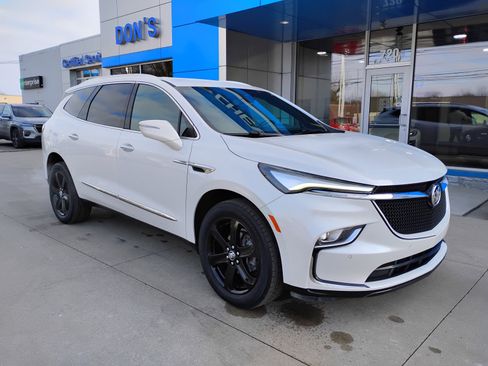 Used 2023 Buick Enclave Essence w/ Sport Touring Edition image 3