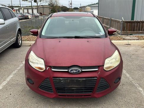 Used 2013 Ford Focus SE w/ SE Winter Pkg image 2