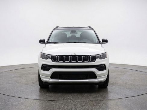 Used 2025 Jeep Compass Limited image 2