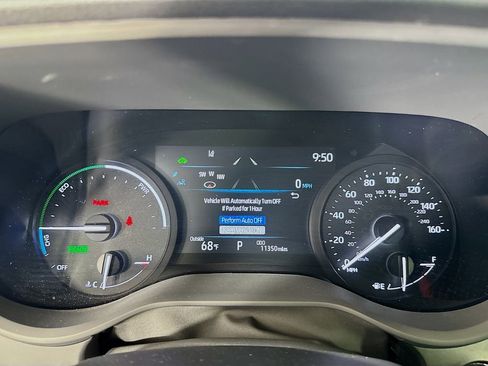 Used 2025 Toyota Sienna XLE w/ XLE Plus Package image 18