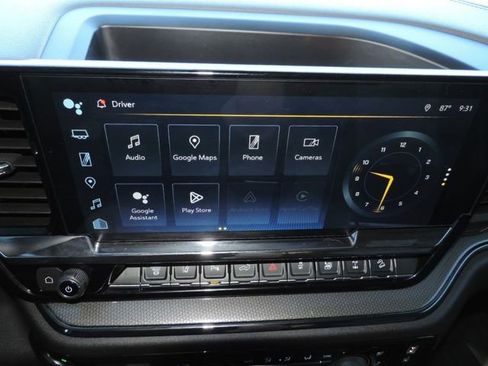 Used 2024 Chevrolet Silverado 2500 ZR2 w/ Technology Package image 29