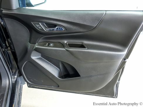 Used 2022 Chevrolet Equinox LT image 2