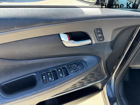 Used 2020 Hyundai Santa Fe Limited image 11