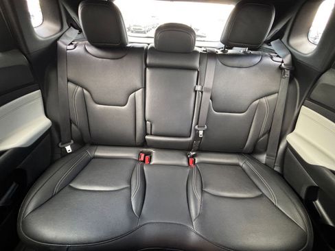 Used 2025 Jeep Compass Limited image 39