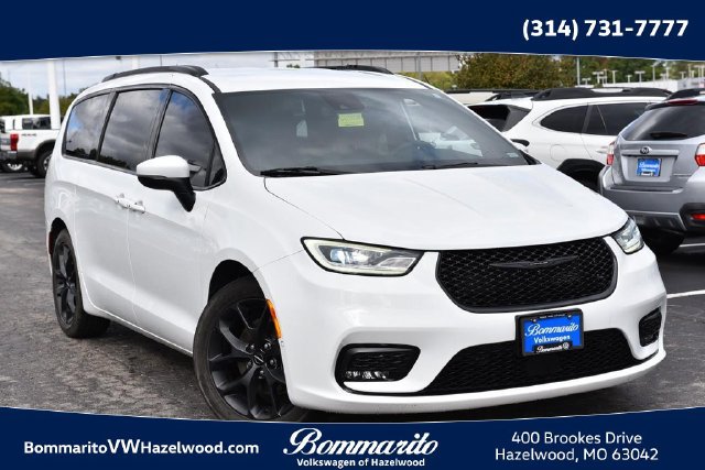 Used 2023 Chrysler Pacifica Touring-L w/ S Appearance Package FWD image 1