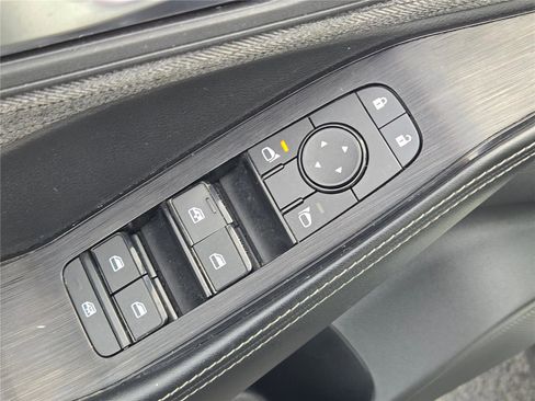 Used 2023 Nissan Rogue SV image 23