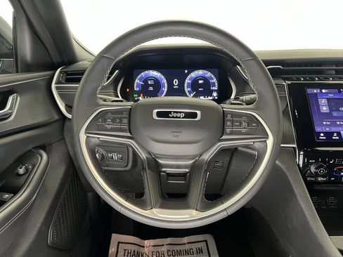 Used 2024 Jeep Grand Cherokee L Laredo image 15